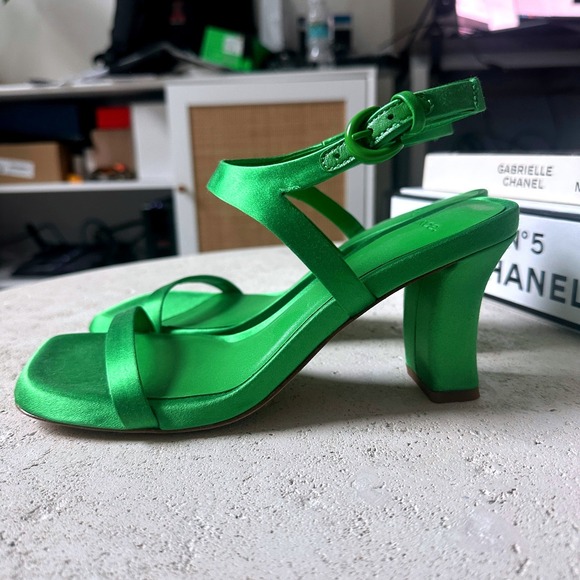 Vince Luella Green Satin Strappy Block Heel Sandals Square Toe Vero Cuoio 6.5M - Picture 5 of 8